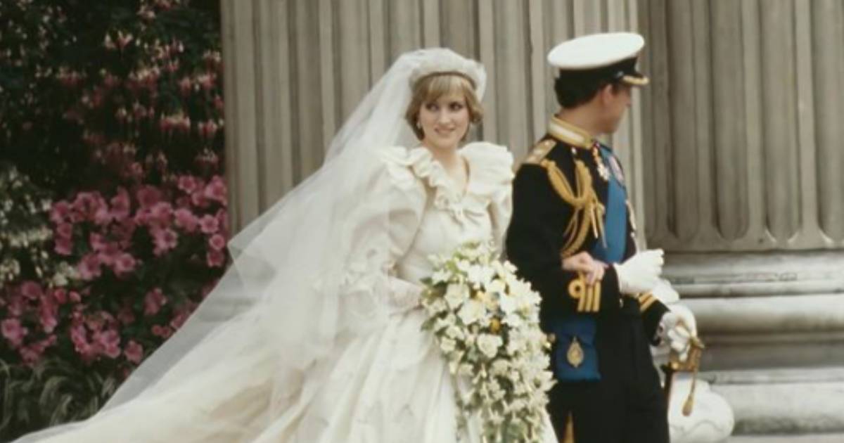 Did you know Princess Diana had a second wedding dress she